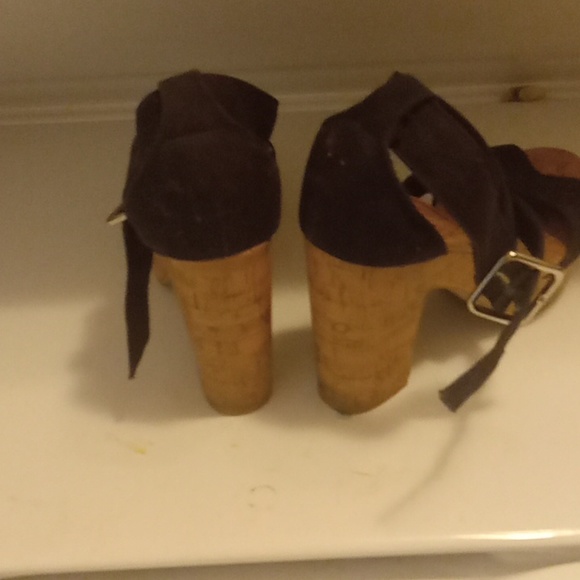 American eagle size 7 cork chunky wedge sandals with black buckle straps - Picture 3 of 5